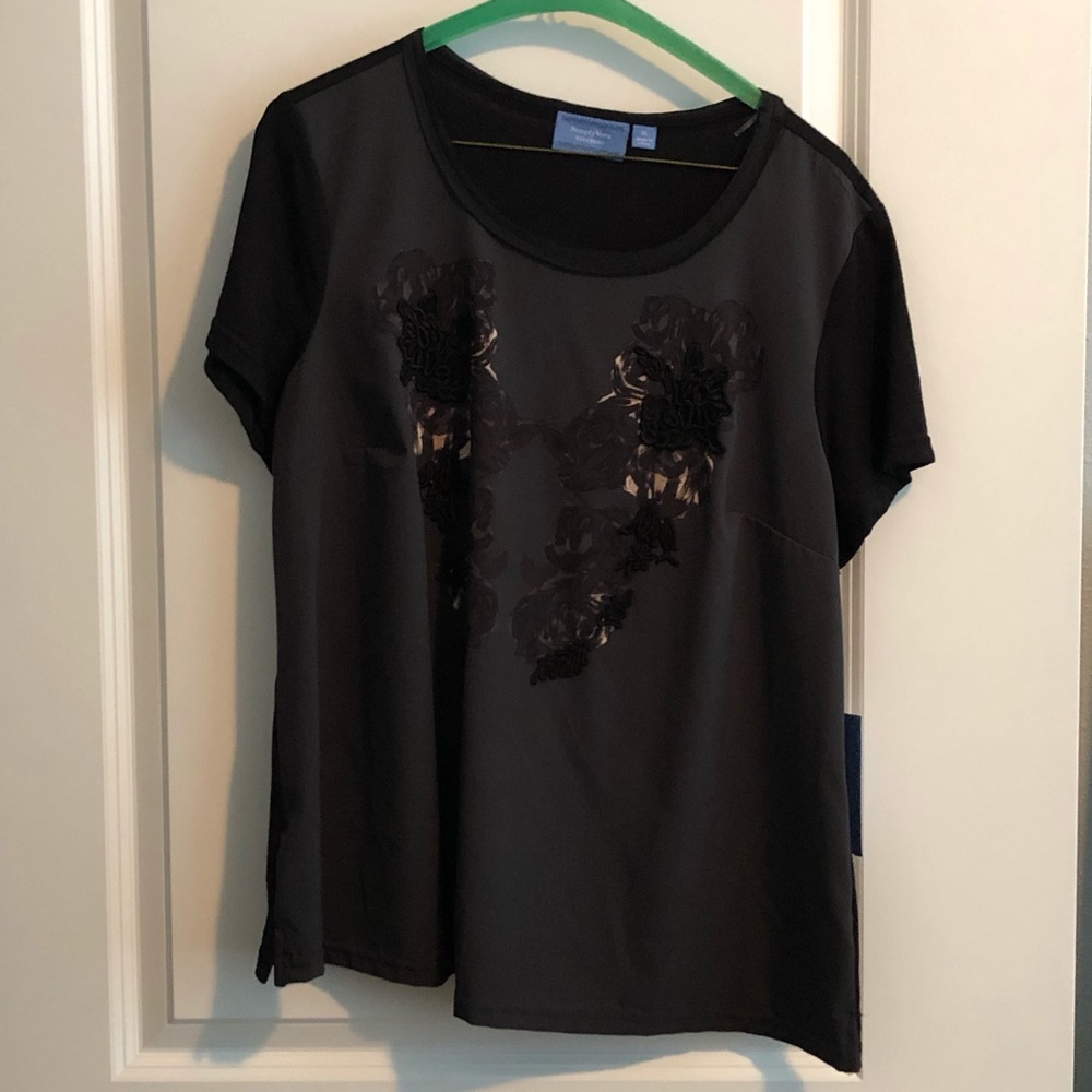 New pretty top with floral detail